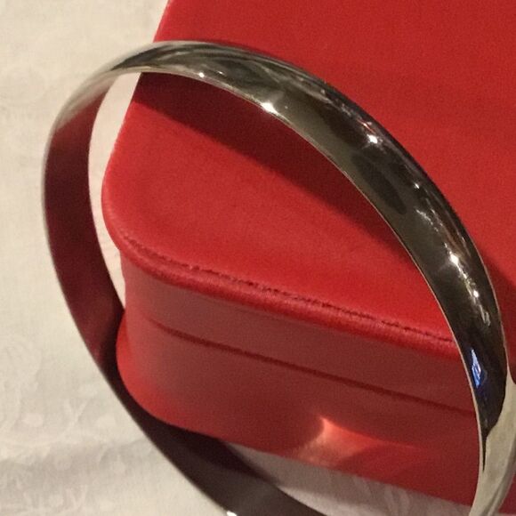 Shiny Silvertone Bangle Bracelet - Picture 1 of 3
